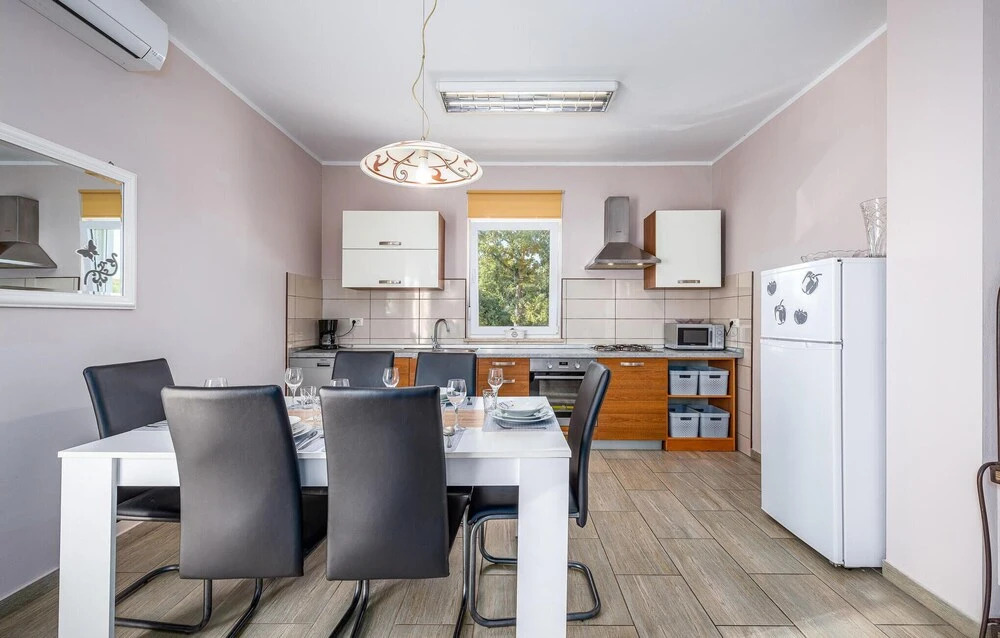 Awesome Home In Sorici-Kanfanar