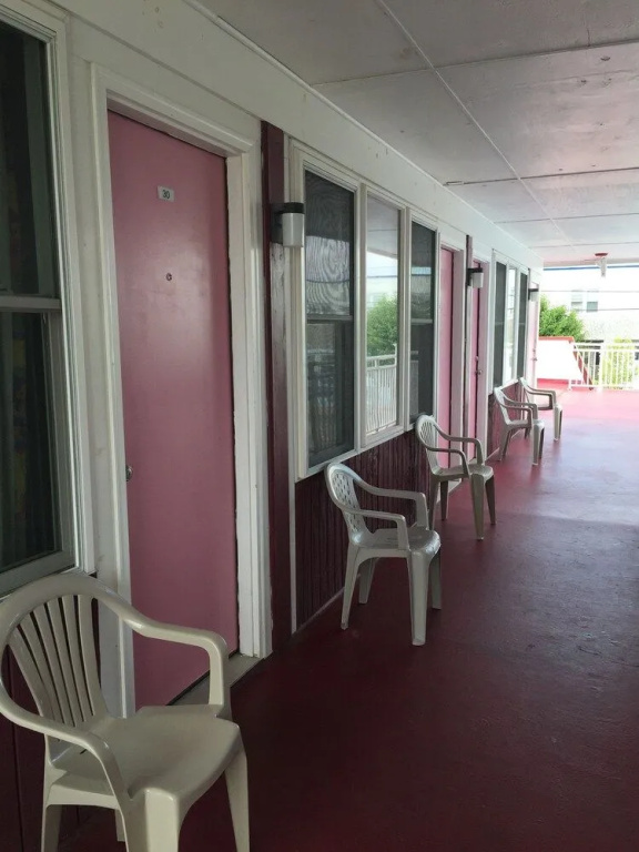 Skylark Resort Motel