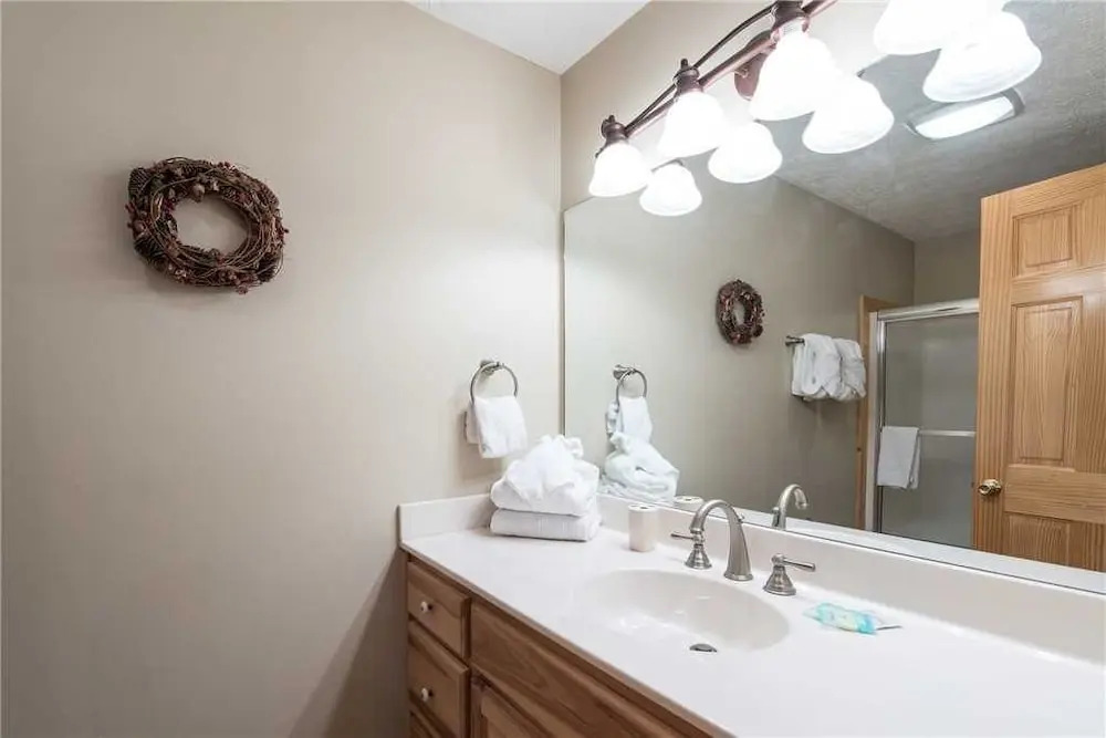 Majestic Point Lodge 5 Bedroom Mountain View Home with Hot Tub