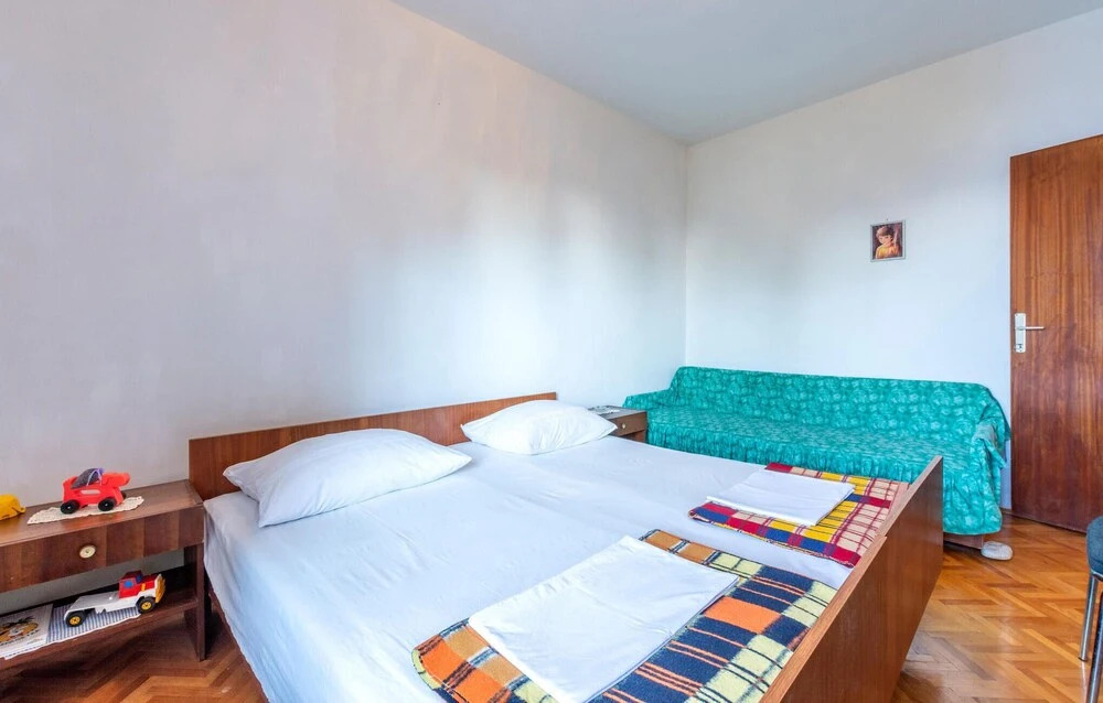 Stunning Apartment in Marusici With 2 Bedrooms and Wifi