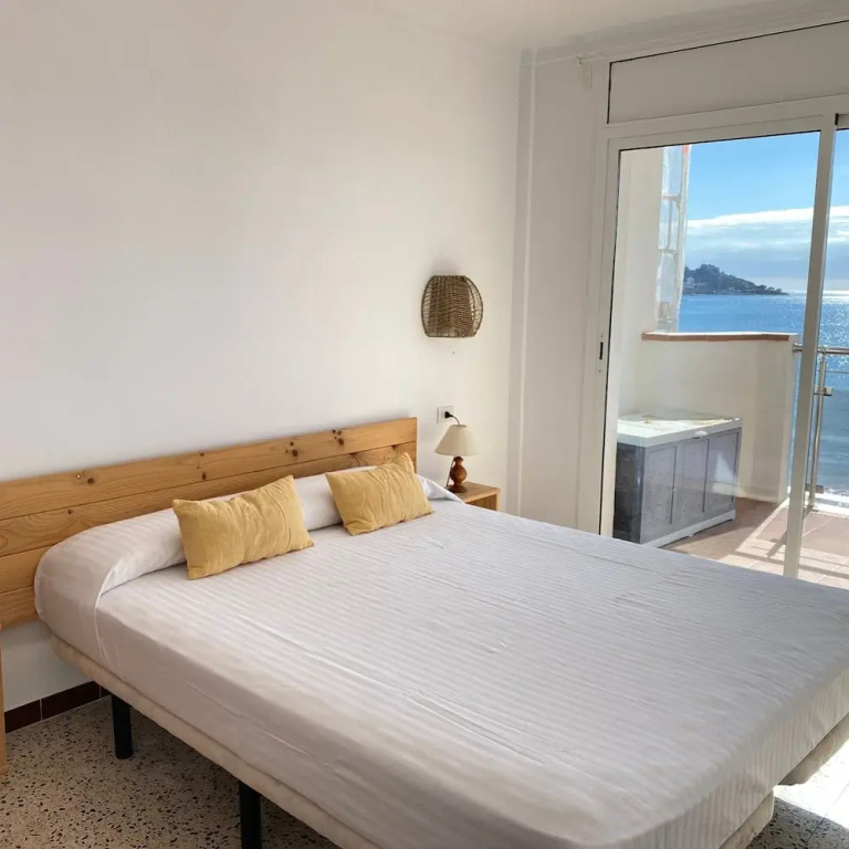 Europa 62 in Roses With 2 Bedrooms and 2 Bathrooms