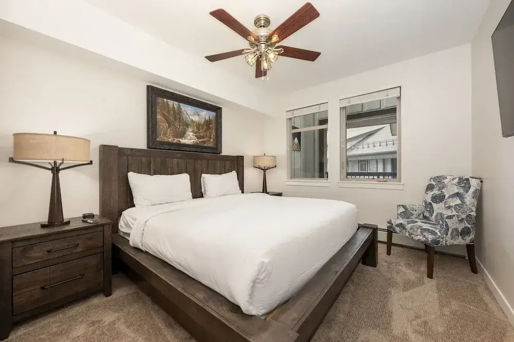 Premium Unit 4663 - One Bedroom w/Full Kitchen - Fraser Crossing/Founders Pointe 1 Condo