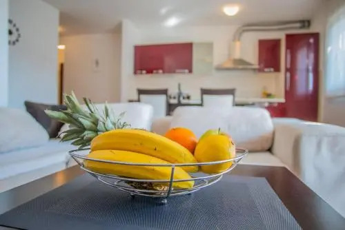 Olea, Two-Bedroom Duplex Suite near Žnjan Beach