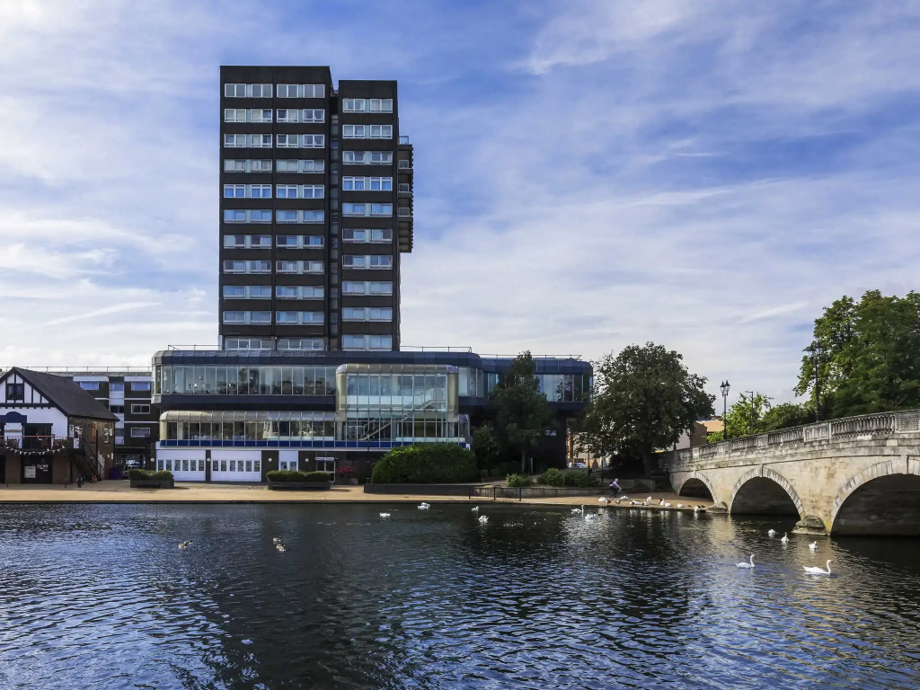 Отель Mercure Bedford Centre Hotel