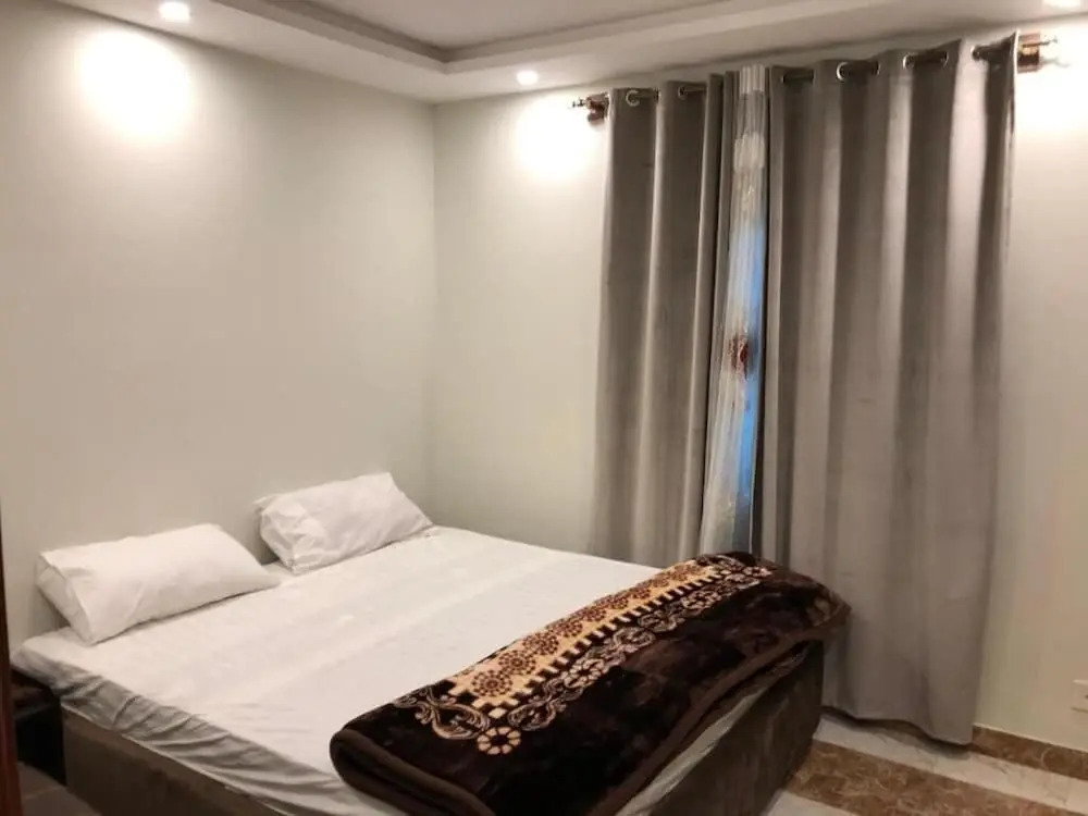 Hotel Silver Oaks