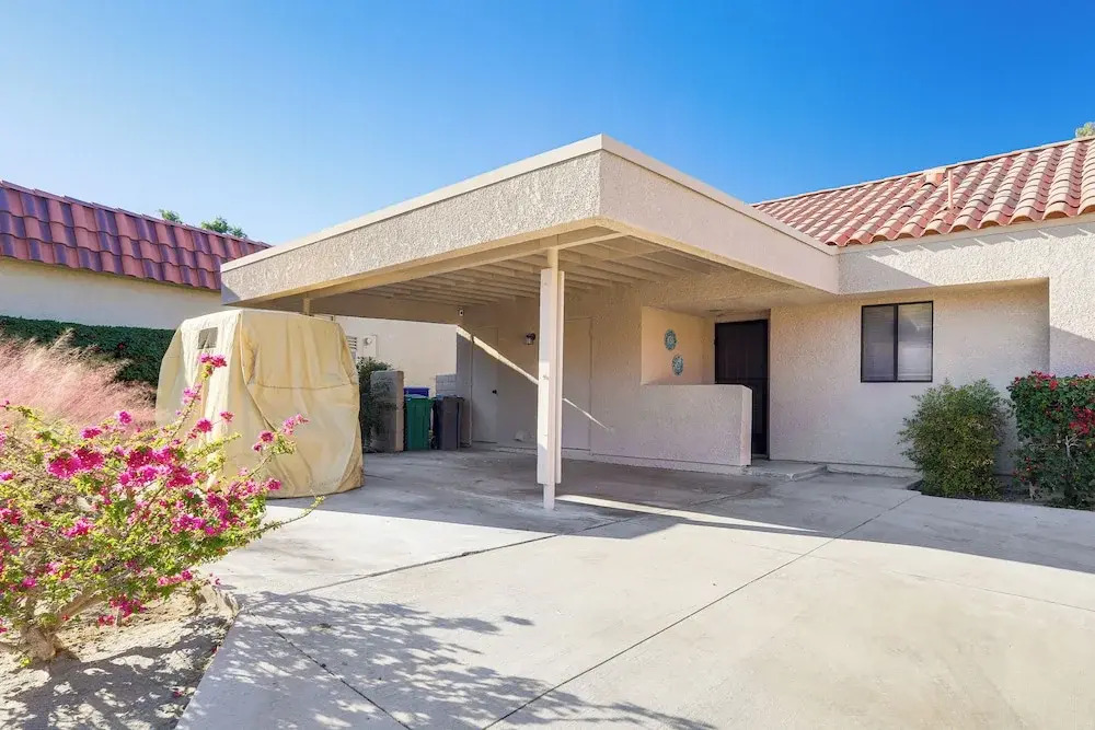 Golf Course On-site: Peaceful Condo in Palm Desert