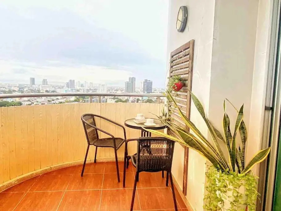 Cozy apartment 70m² with huge balcony, center BKK