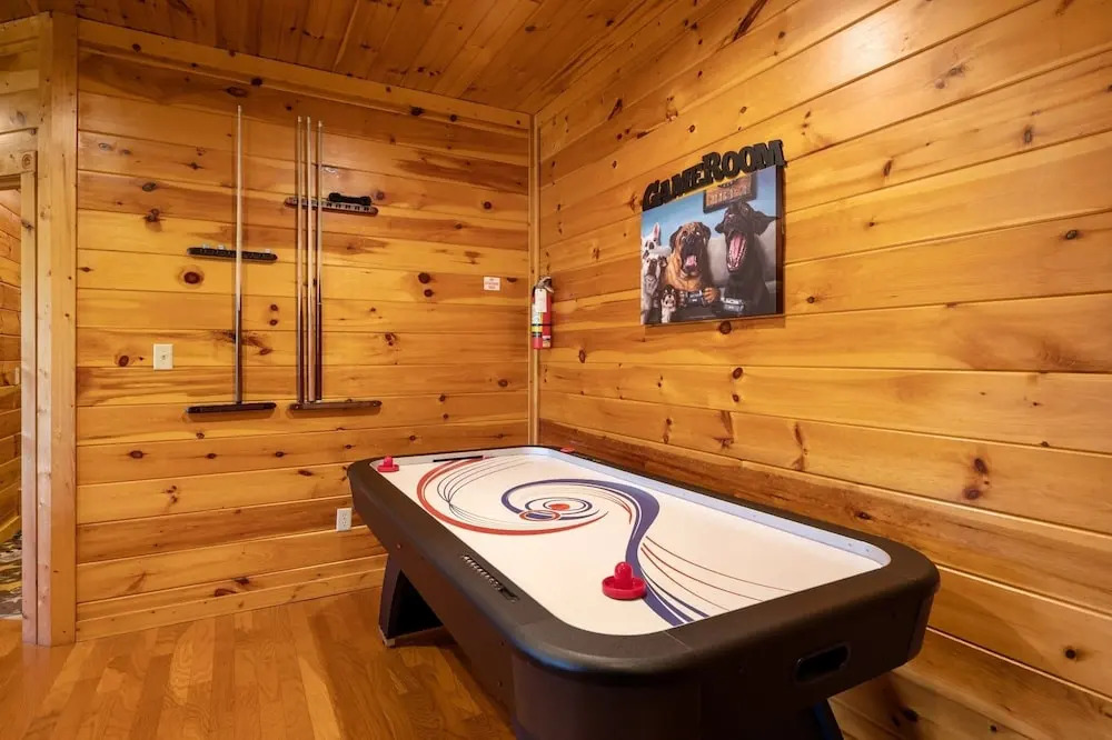 Gatlinburg Mountain Lodge 5 Bedroom Cabin
