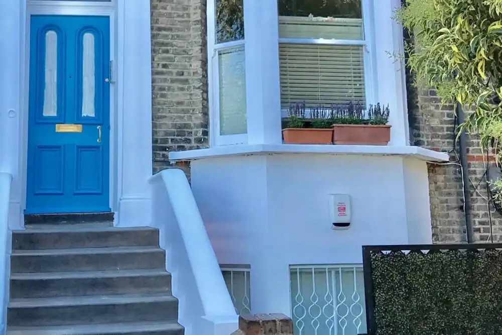 Stylish 2 Bedroom Flat With Large Garden