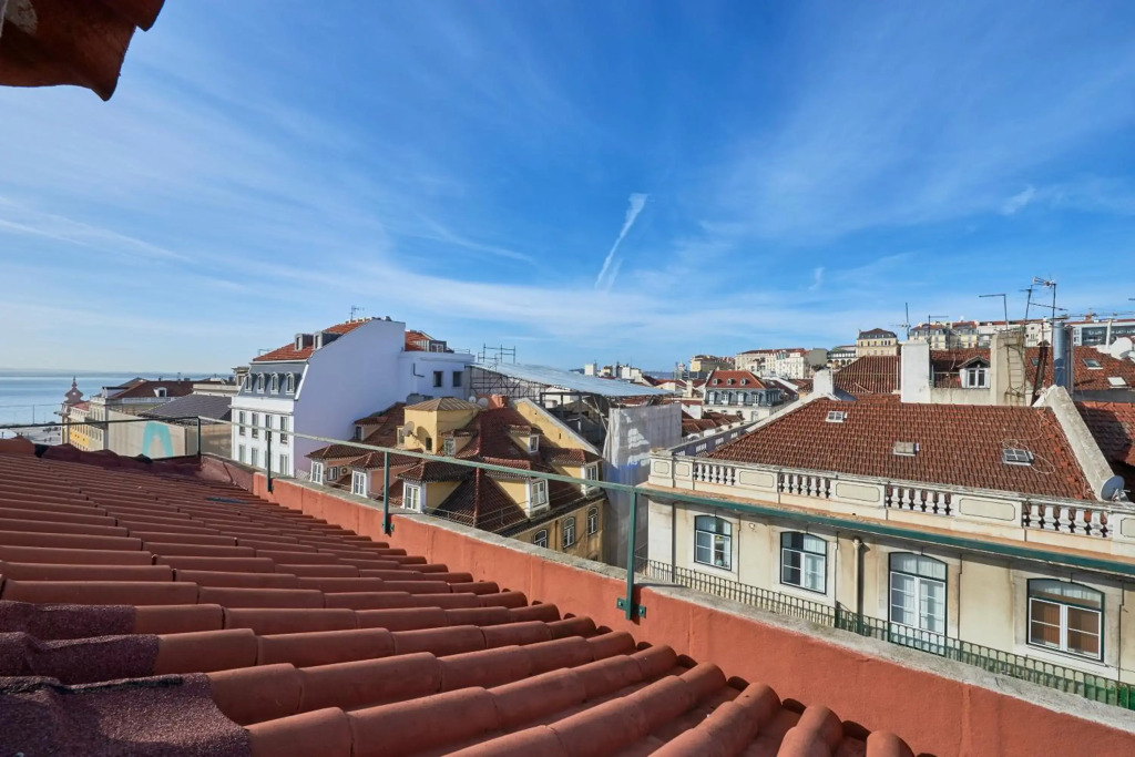 360º Rooftop Lisbon and River View