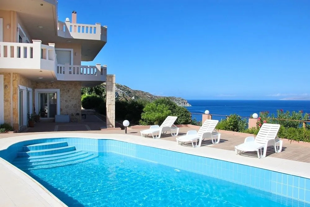 Villa Diktynna Embrace the Endless Blue
