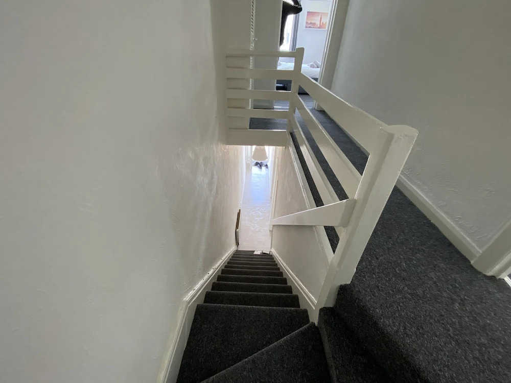 Beautiful Modern 3-bed House in Wallasey Near City