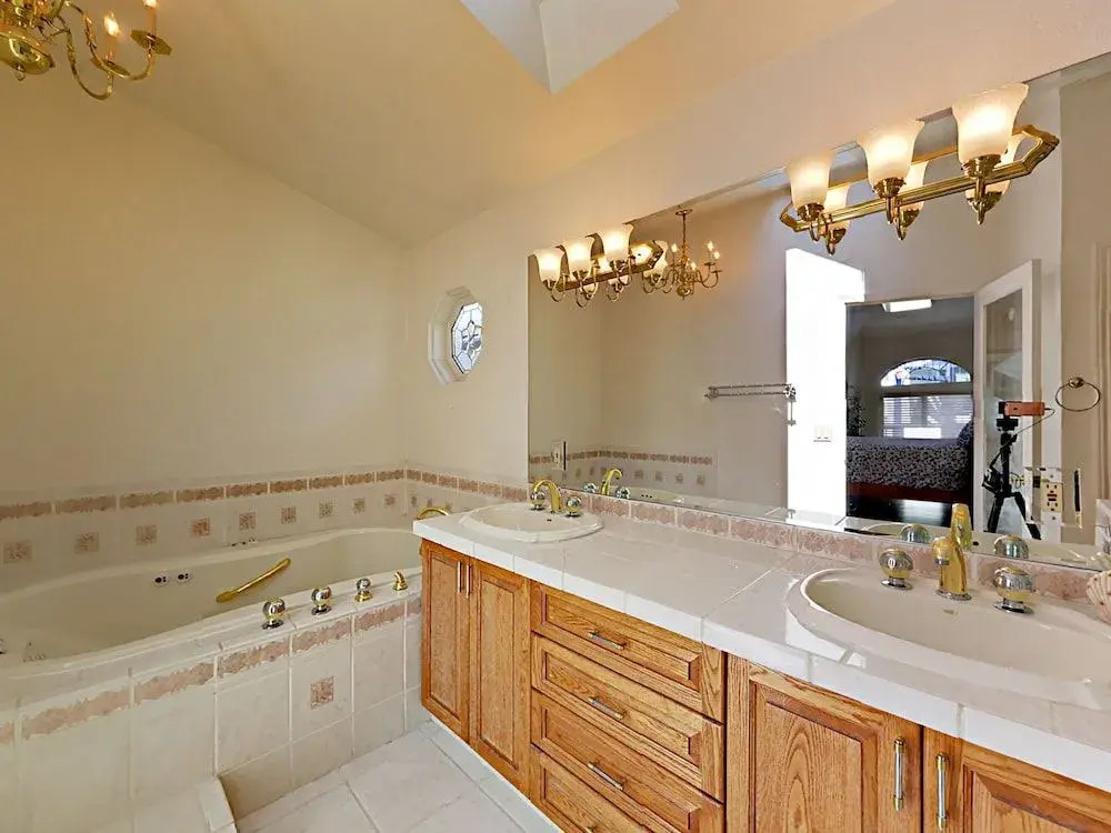 2027 Garmish Home - 3 Br home by RedAwning