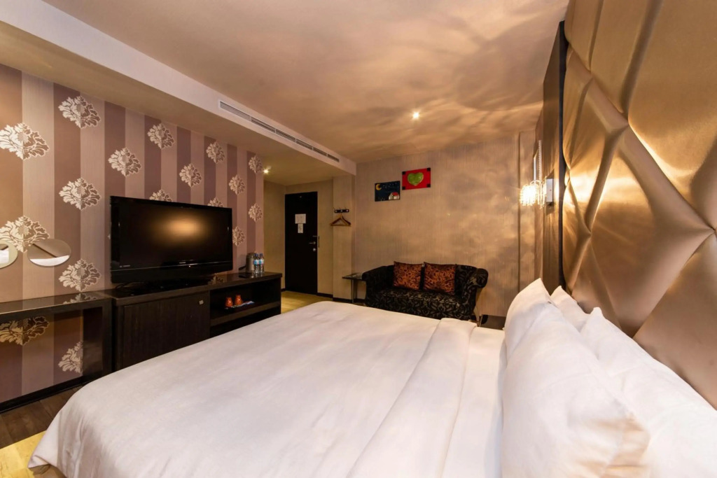 The Riverside Hotel Fashion