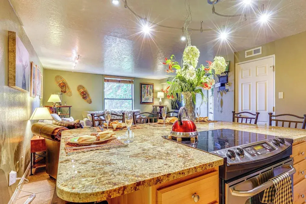 1/2 Block to Lift Bus Stop: Condo in Park City