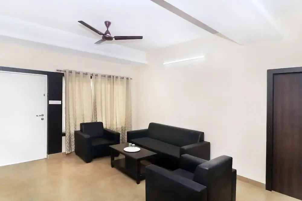 OYO 27826 Home Graceful Stay Near Airport