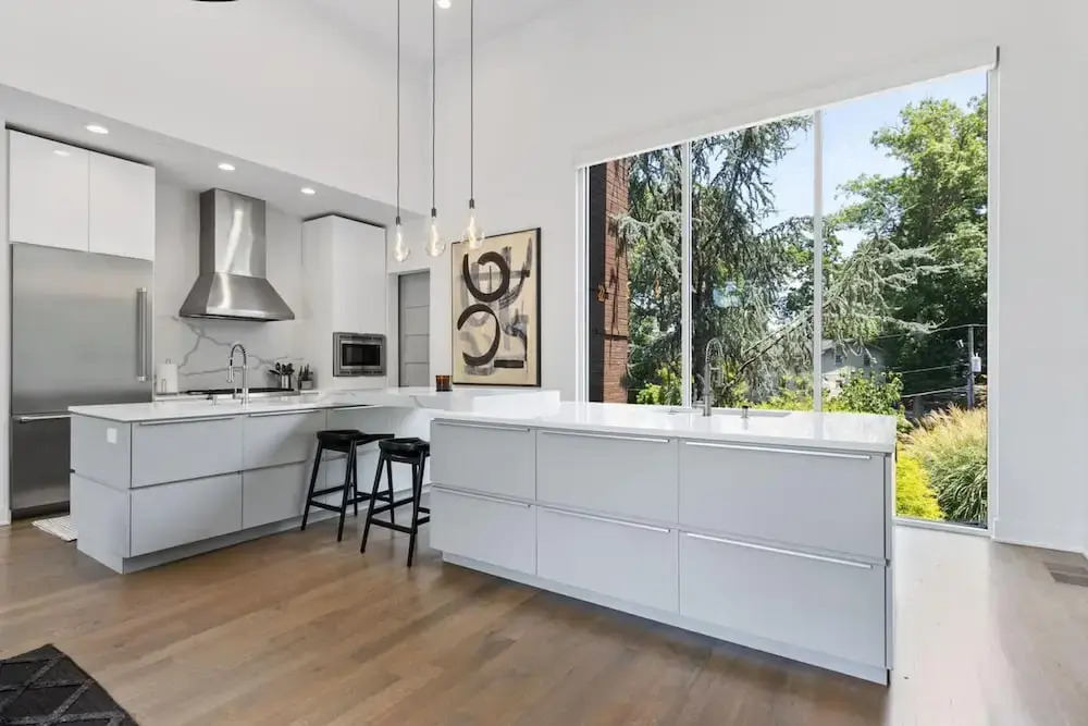 Luxe Modern 4 Bdrm 4 5bath w Private Pool Sleeps 8