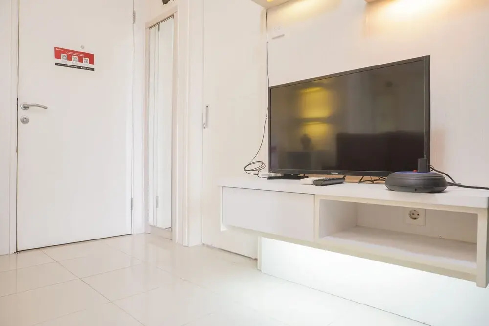 Comfort Living And Minimalist 1Br At Bassura City Apartment