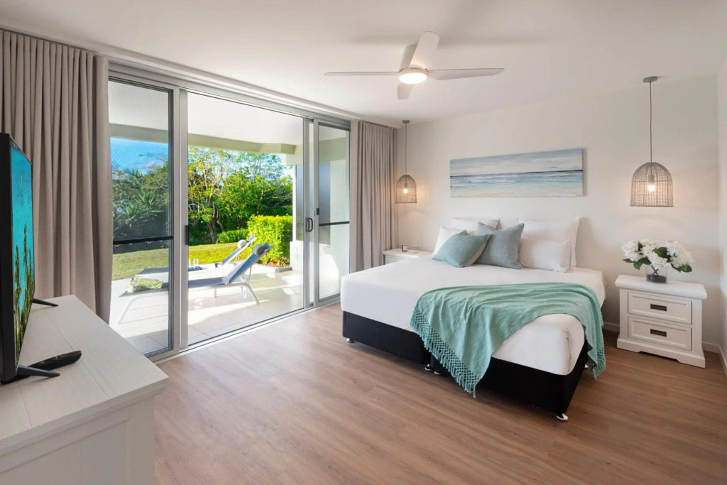 Lagoon Beachfront Lodge 006 on Hamilton Island by HamoRent