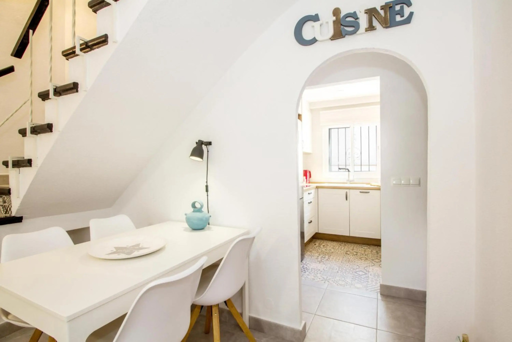 Perfectly located beachside apartment in Elviria Marbella