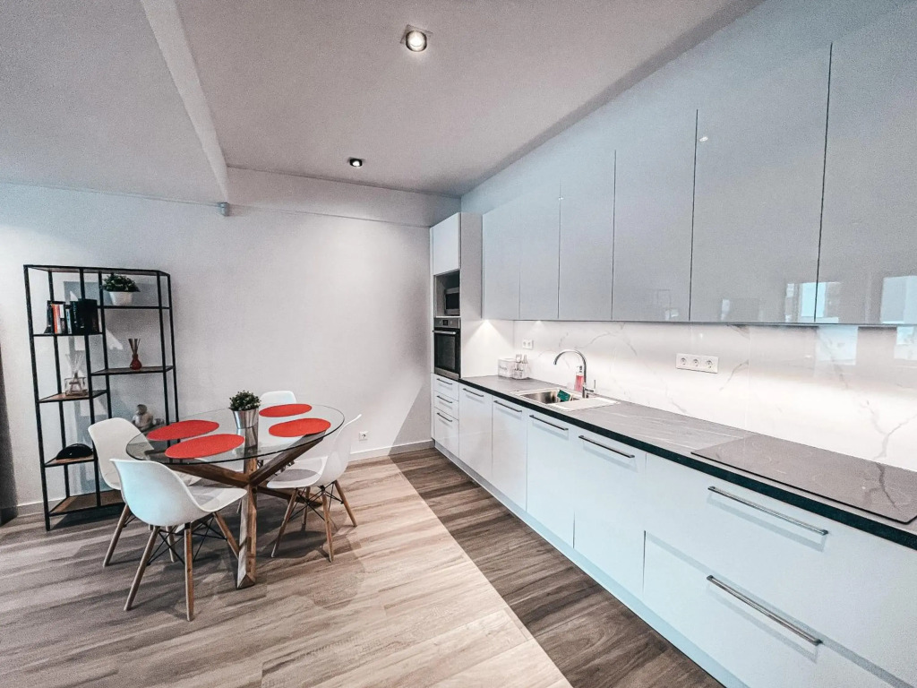 Stylish Voula Apartment with pool close to Kavouri Beach