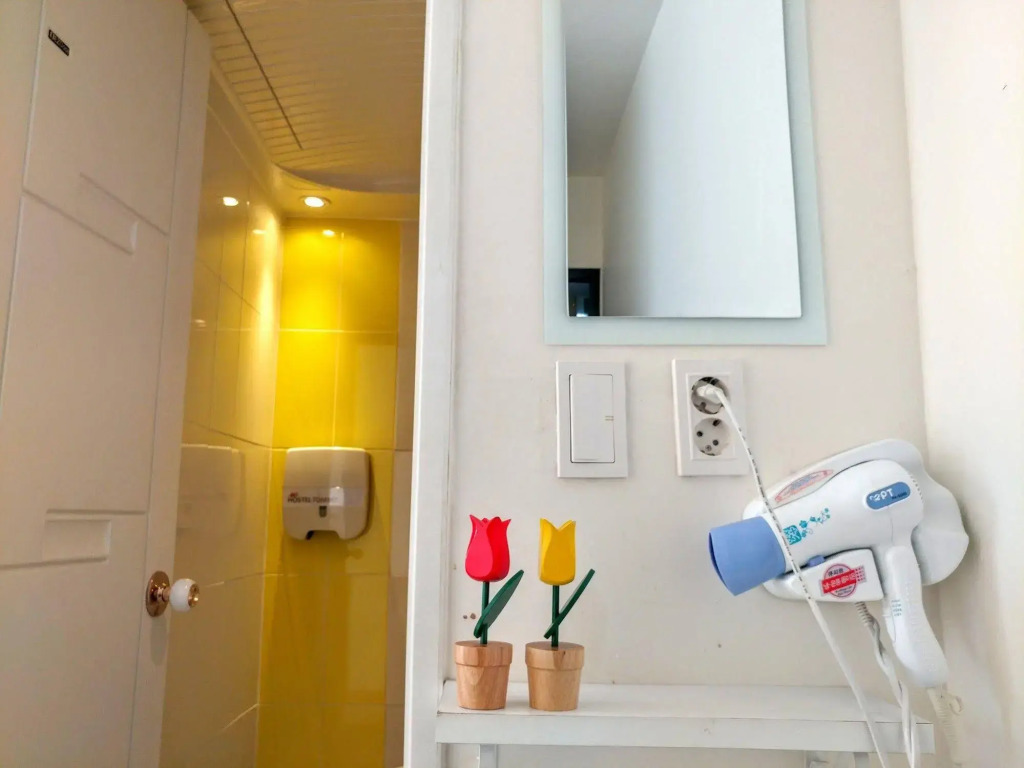 Hostel Tommy Jongno ---- Tax Return Authorized Shop