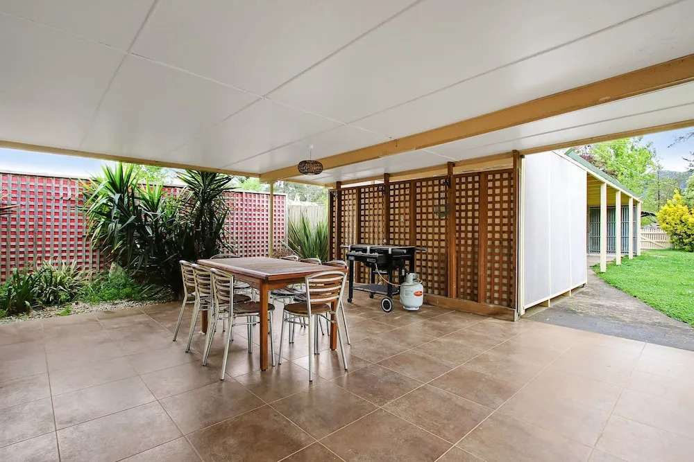 Cherry Lane - 3 bedroom brick home