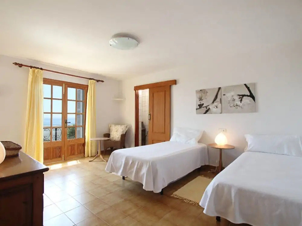 Fantastic Villa With Private Swimming Pool, Garage, Bbq, Patio, Wifi and the sea