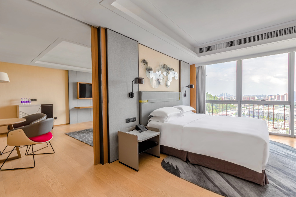Holiday Inn Guangzhou South Lake-an lHG Hotel