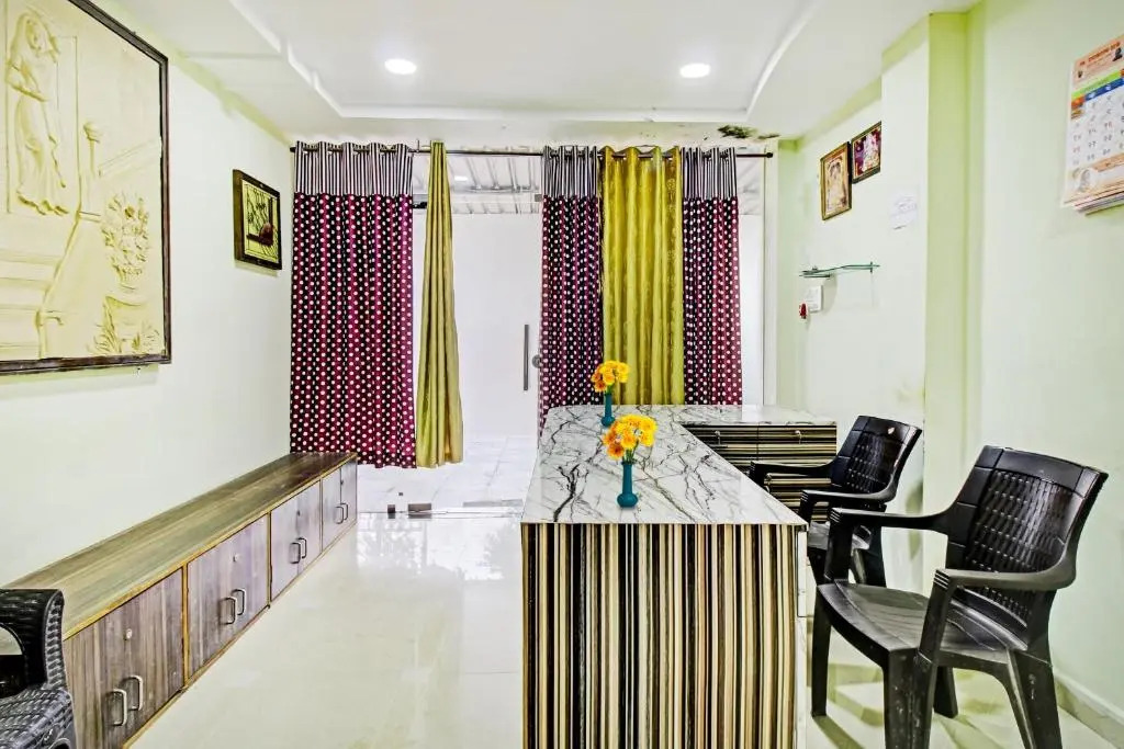 Oyo Flagship 93139 Green Lodging And Boarding