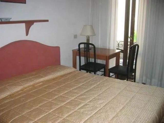 Daisy Apartments