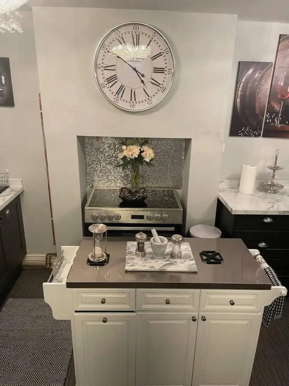 5 Bed House - Sleeps 12 - Pets - Parking