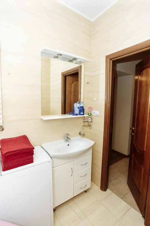 Apartment near Museum