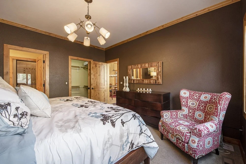Fall River Retreat - Monthly Long-term Vacation Rental 3 Bedroom Townhouse by RedAwning