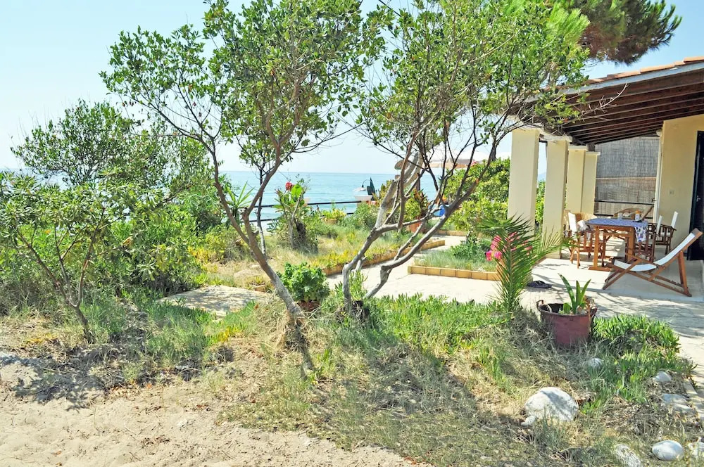 Corfu Beachfront holiday Houses Yannis on Agios Gordios beach