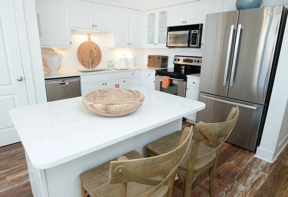 Summerwind With Ocean Views, Beach & Pool 3 Bedroom Condo