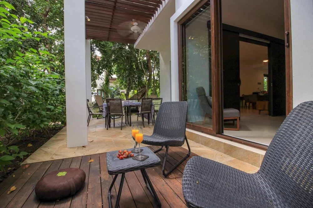Luxurious 2 BR Condo w Sunbeds in Private Terrace Terrace Pool View Best Wi-fi