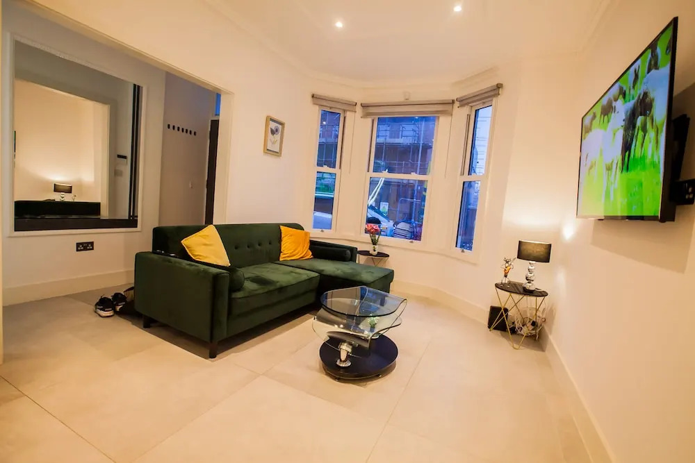 Surbiton Luxury Garden House 19A