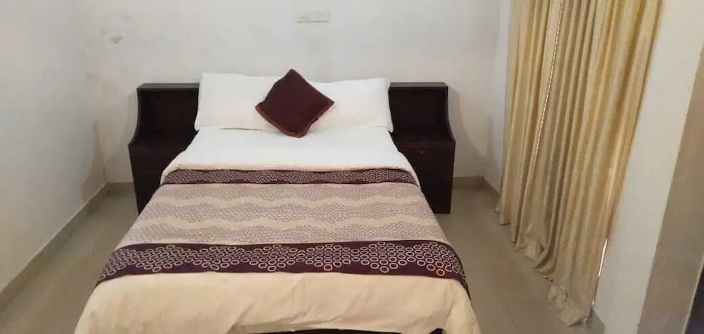 Saro Lake County Hotel