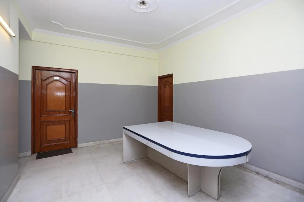 OYO Flagship 402 Hotel Noida Residency