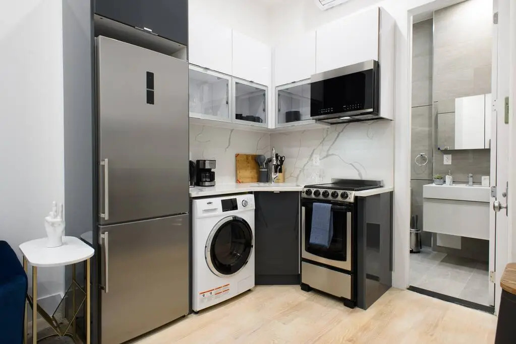 78-4D  Quality 1br W D Skylight By Central Park
