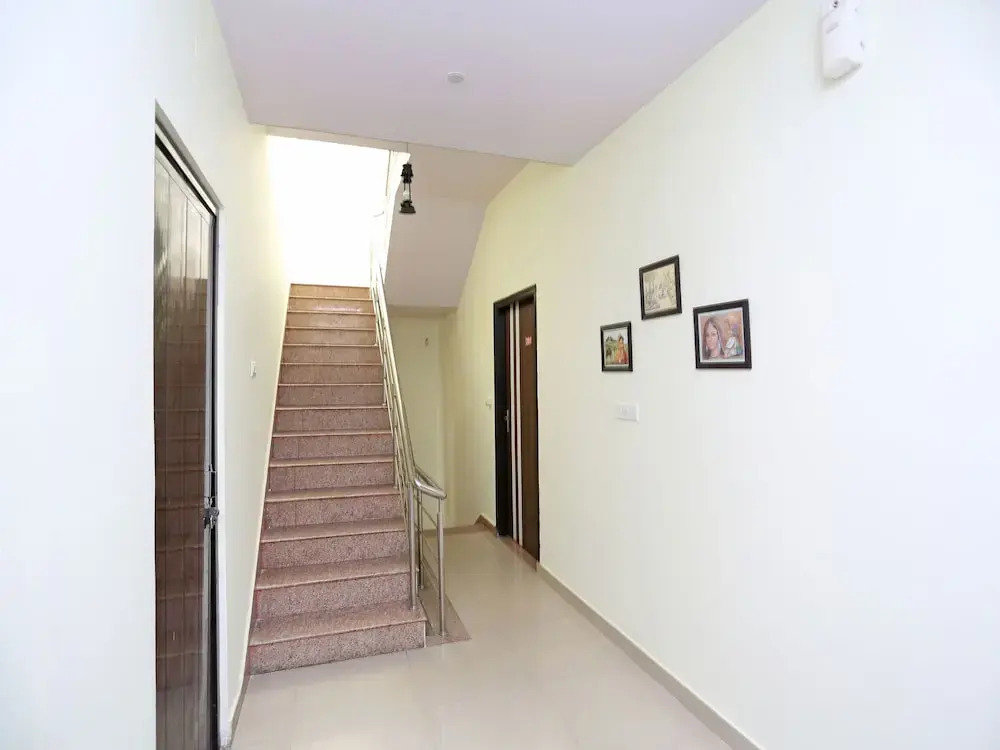 OYO 9649 Hotel Vijay Palace
