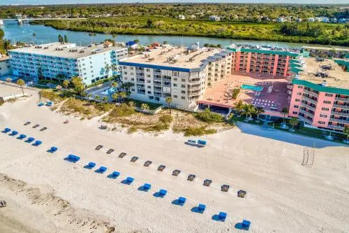 Beach Palms- Unit 102