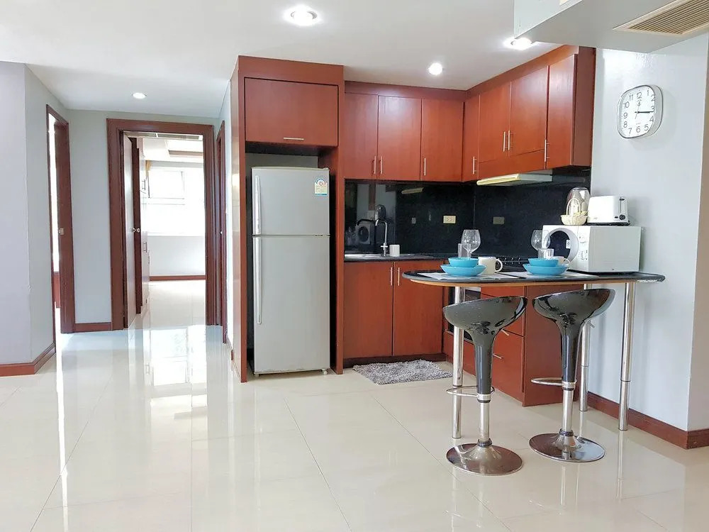 A Large 2 BR-3 Baths 207 Downtown