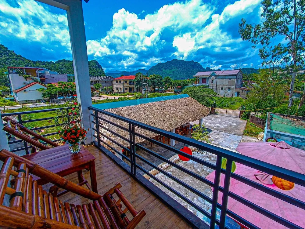 YoLo Pool Bar Villas
