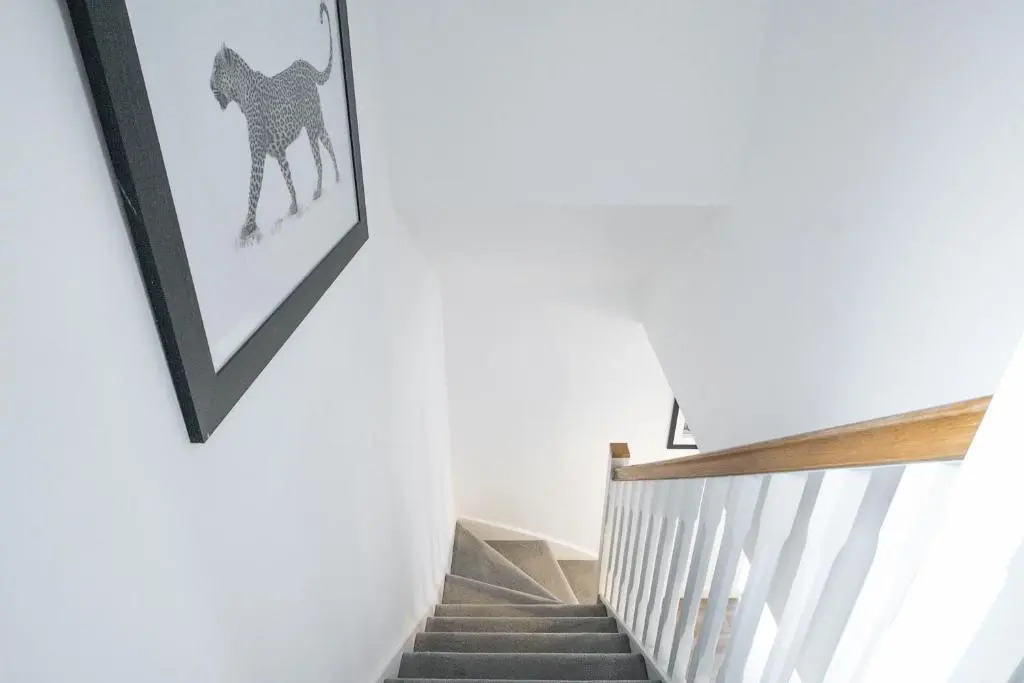 Luxury City Centre Stylish 2 Bed House ☆ FREE DRIVEWAY PARKING → With 55 Inch Smart TV, FREE NETFLIX & WIFI ✘ Comfy Seating Area - BY MAEVELA®