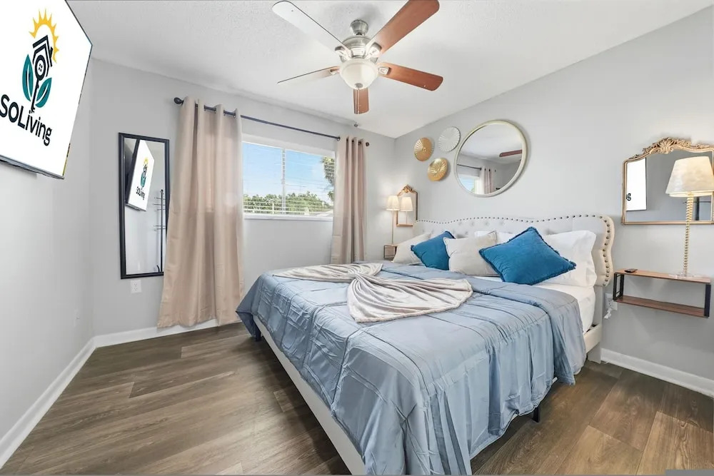 Modern 2BR 2BA w King Bed Pool Gym 10
