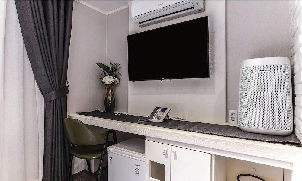 Seocho Dukkeobi Hotel