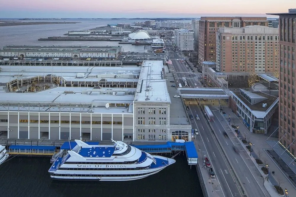 Luxurious Studio in the Seaport District