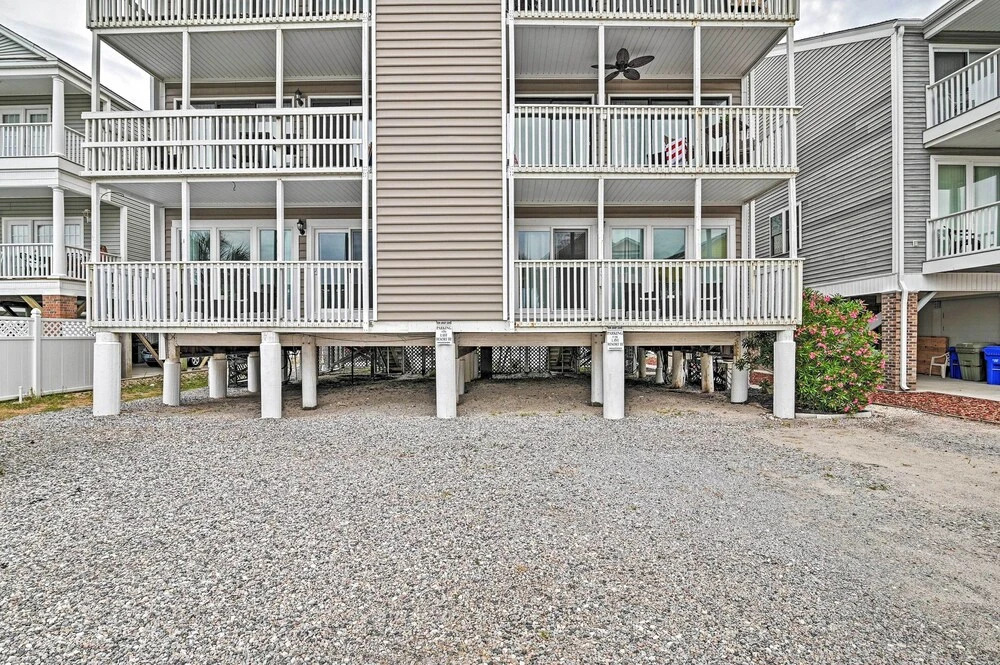 Couples Retreat w/ Balcony in Surfside Beach!